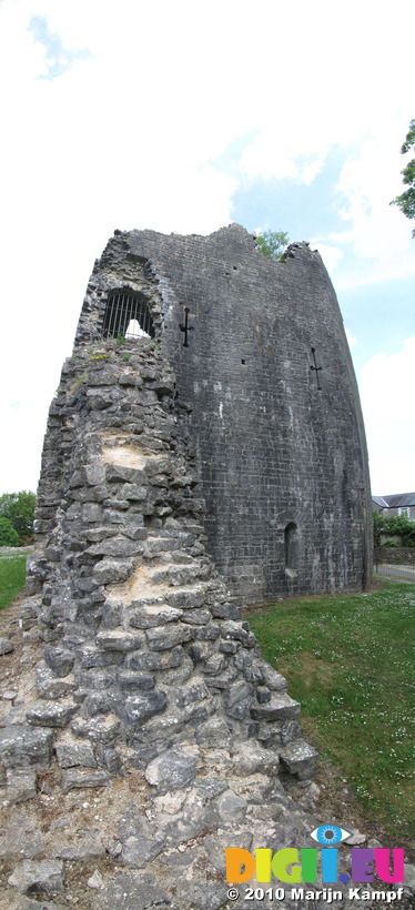 SX14648-14652 Wall leading up to gatehouse at St Quentin's Castle, Llanblethian, Cowbridge